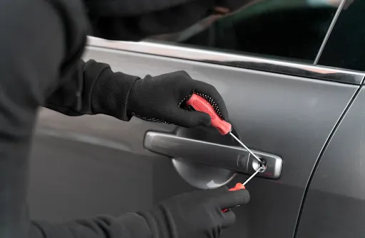 Comparison of DIY car key replacement vs professional locksmith service